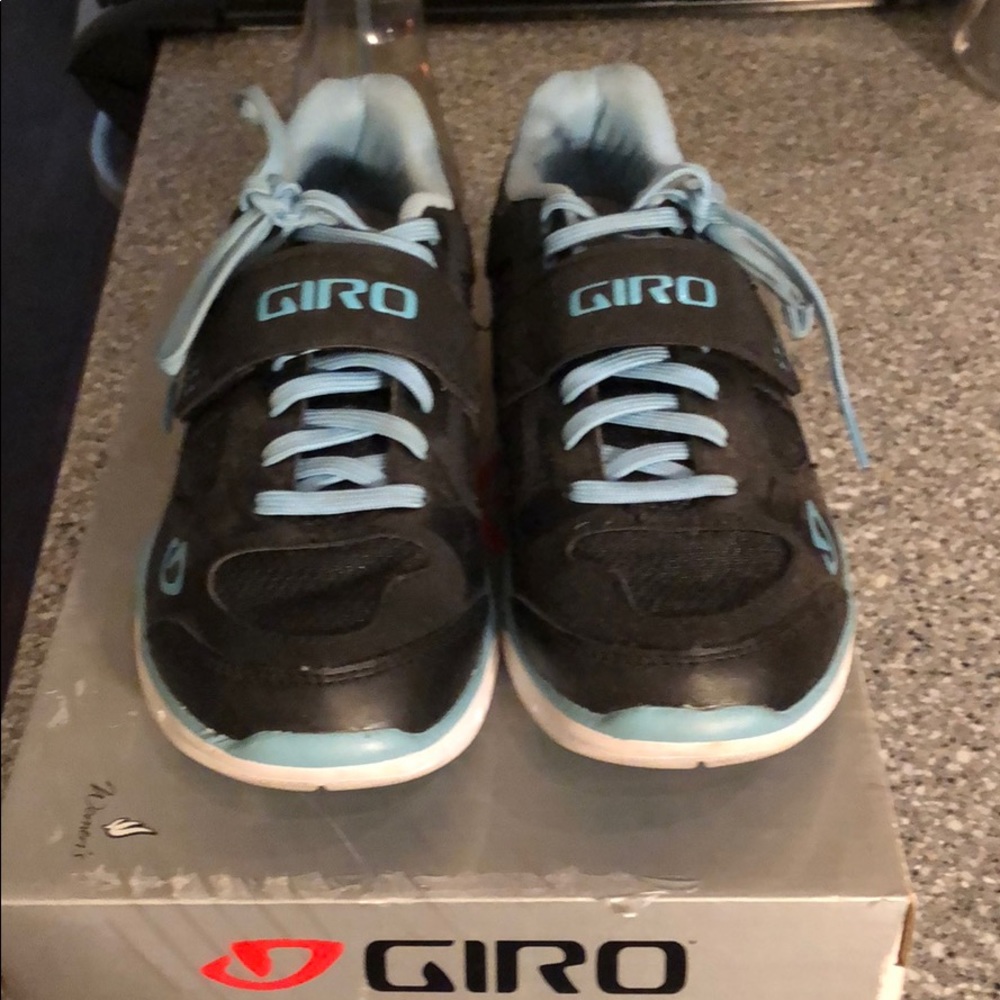Giro Black and blue spin tennis shoes